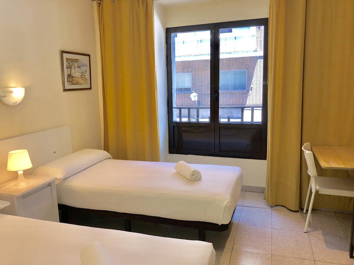 Hostal Arriaza Madrid Kültér fotó