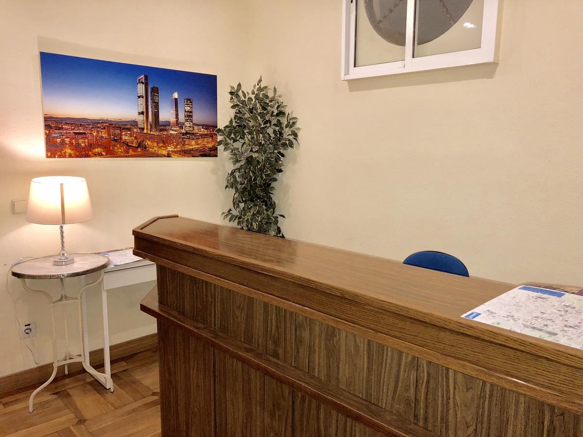 Hostal Arriaza Madrid Kültér fotó