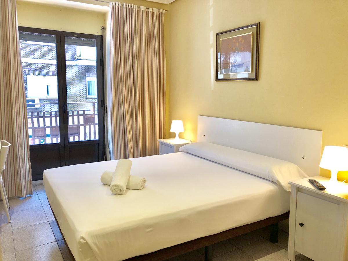 Hostal Arriaza Madrid Kültér fotó