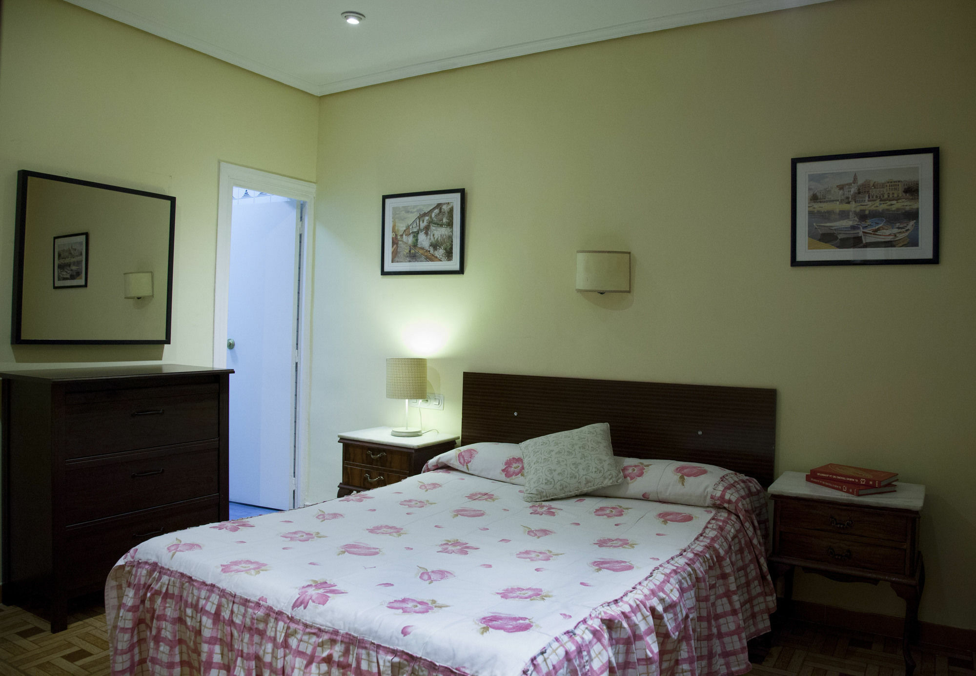 Hostal Arriaza Madrid Kültér fotó