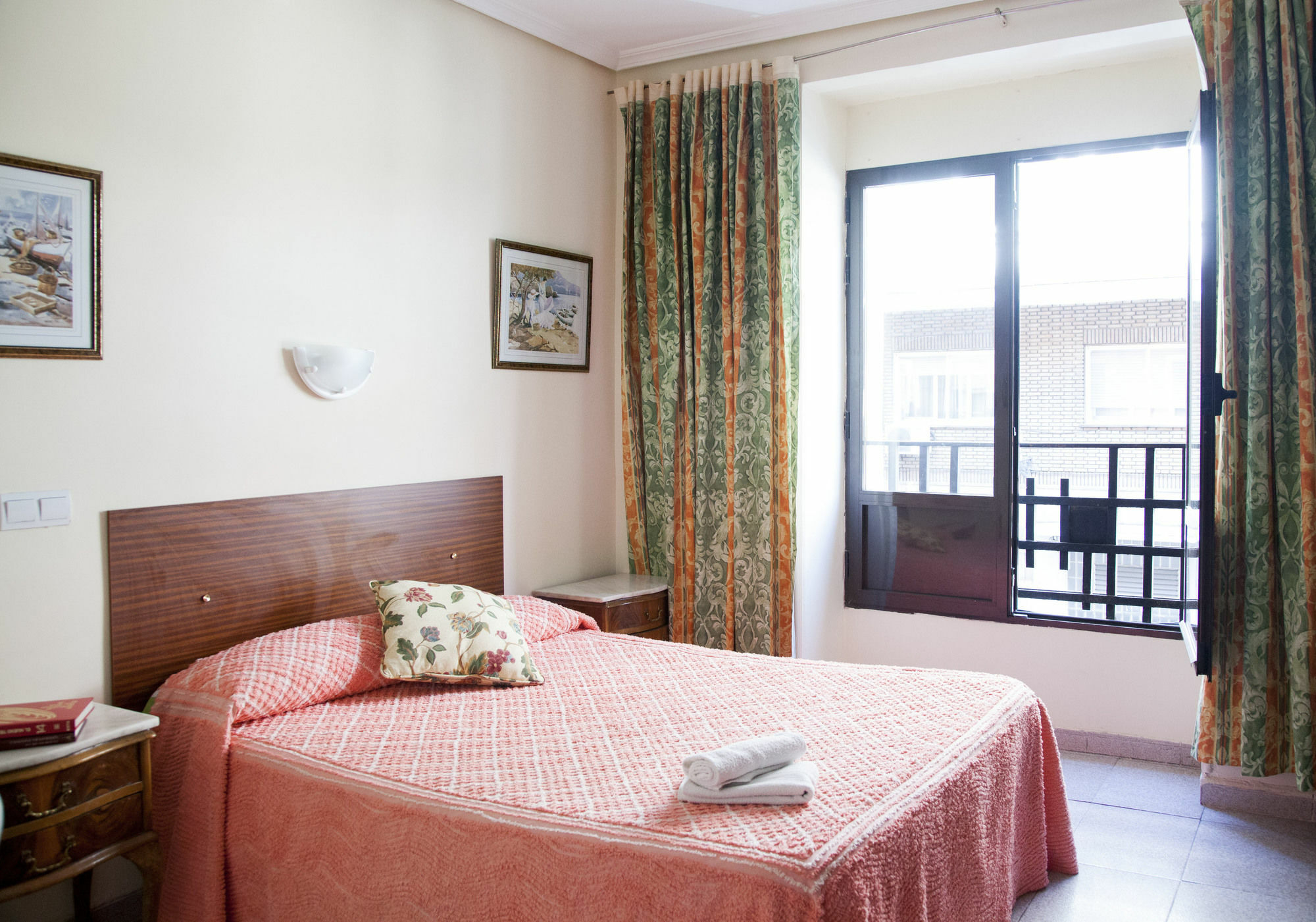 Hostal Arriaza Madrid Kültér fotó