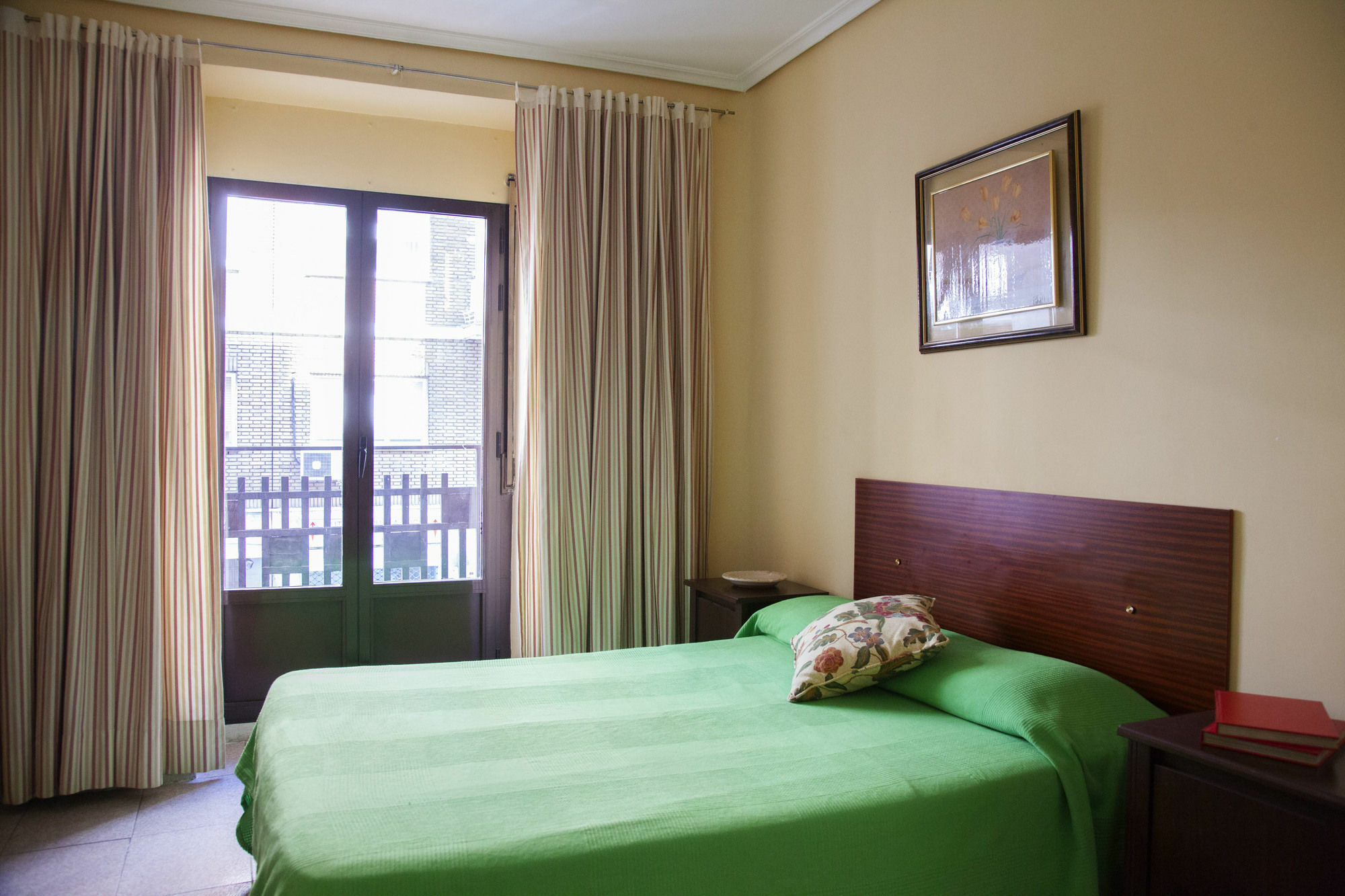 Hostal Arriaza Madrid Kültér fotó